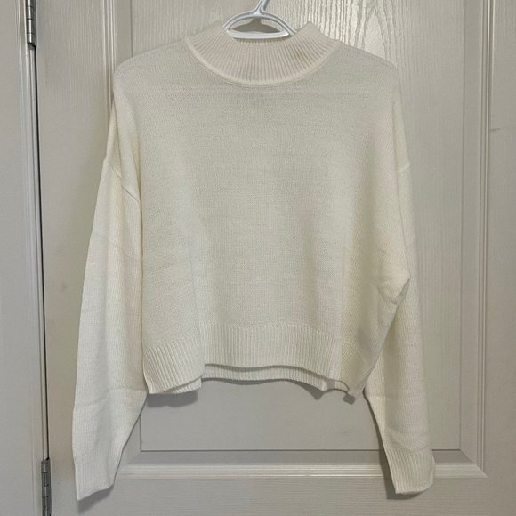 H&M White Turtle Neck - Picture 1 of 3